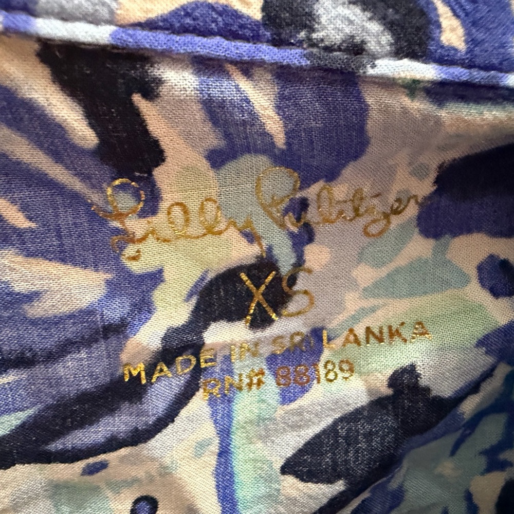 Lilly Pulitzer Women's Blue Patterned Shirt size xs great condition - Picture 3 of 4